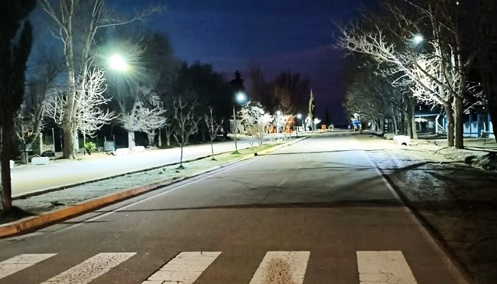 EL NIHUIL SIGUE SUMANDO LUCES LED: SE TRABAJÓ SOBRE EL BULEVAR DE INGRESO